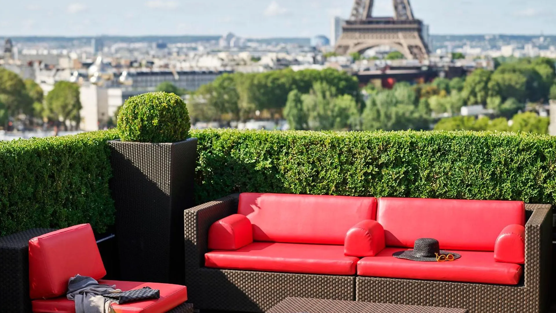 Plaza Athenee - Dorchester Collection