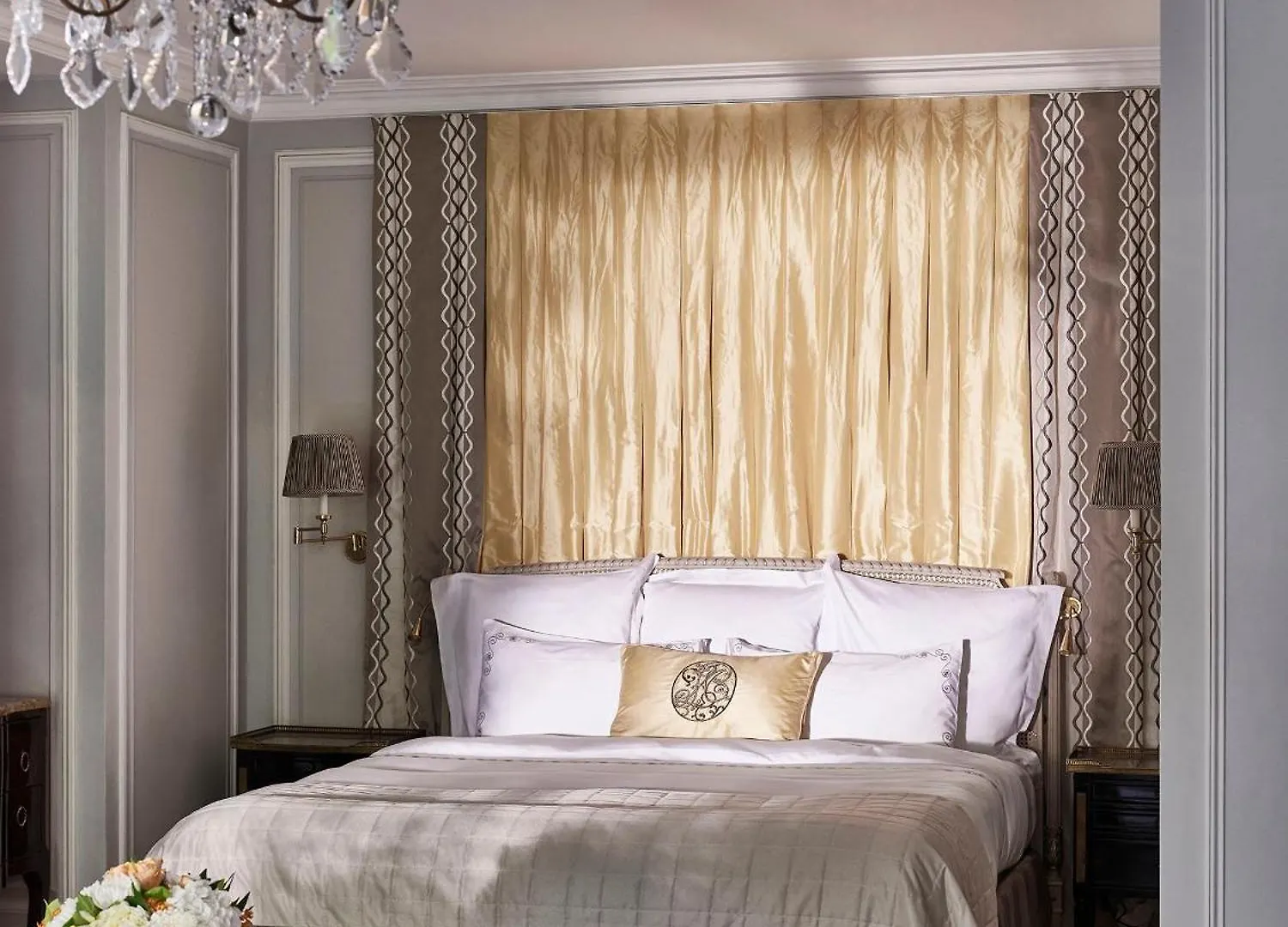 Hotel Plaza Athenee - Dorchester Collection Paris