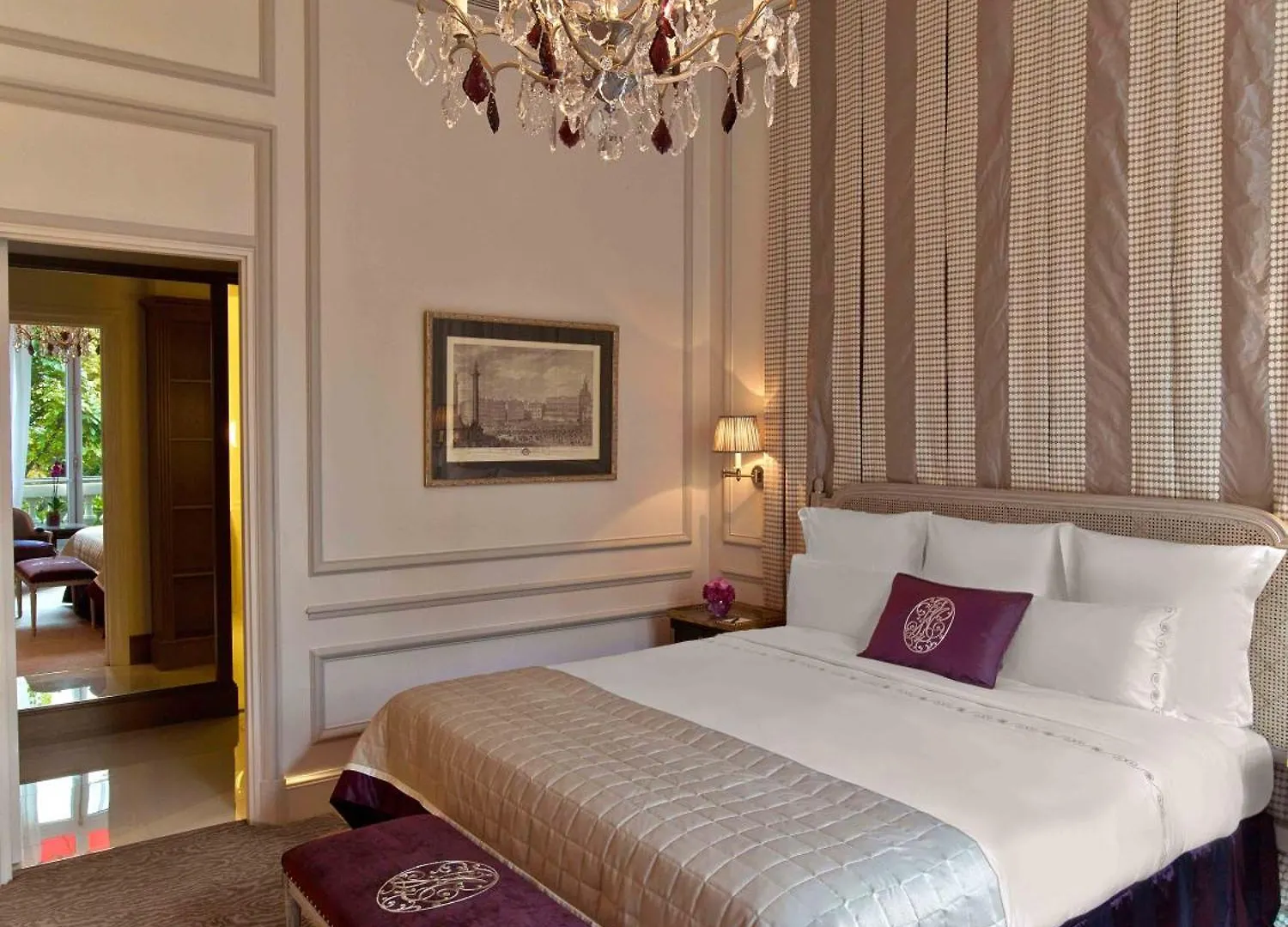 Plaza Athenee - Dorchester Collection Hotel Paris