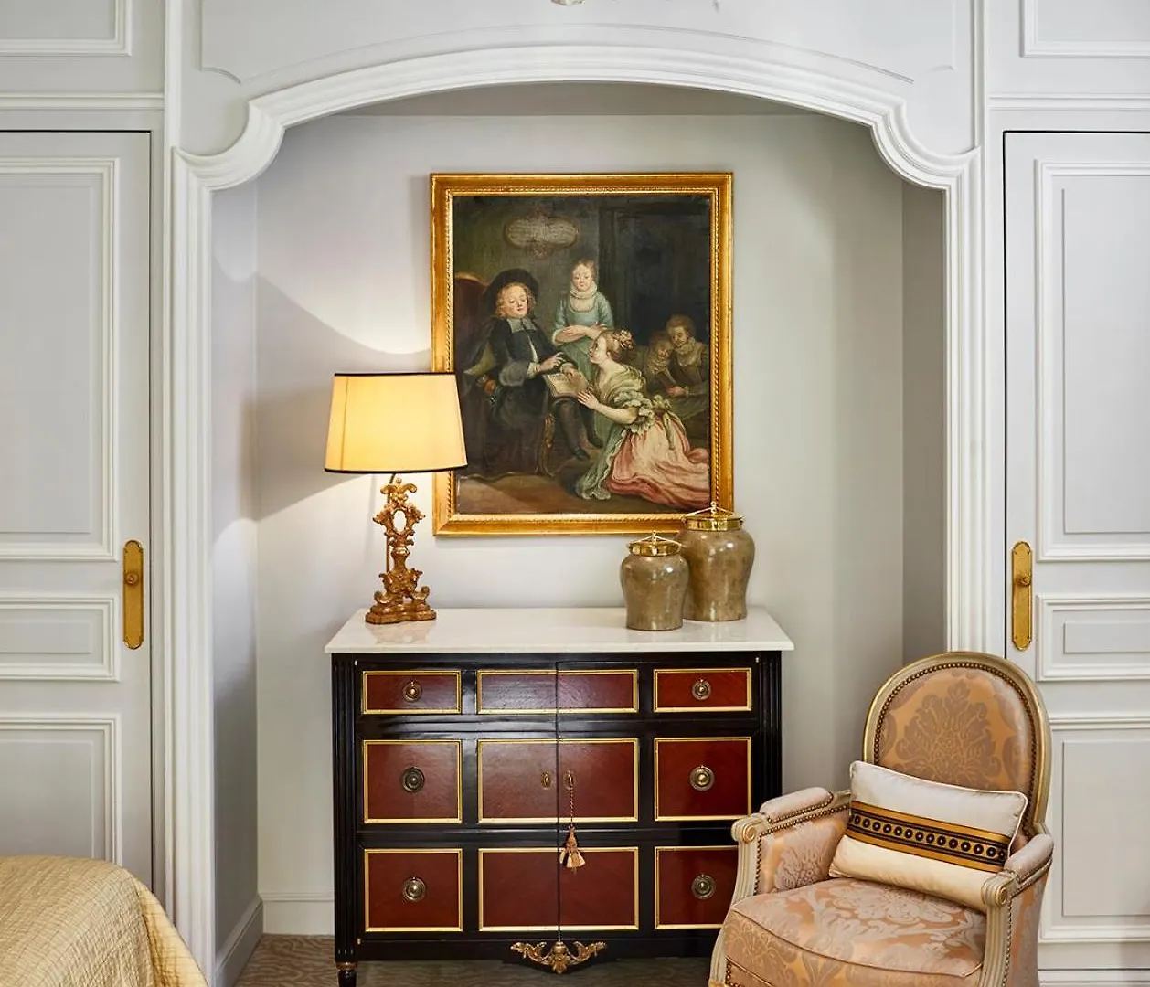 Plaza Athenee - Dorchester Collection
