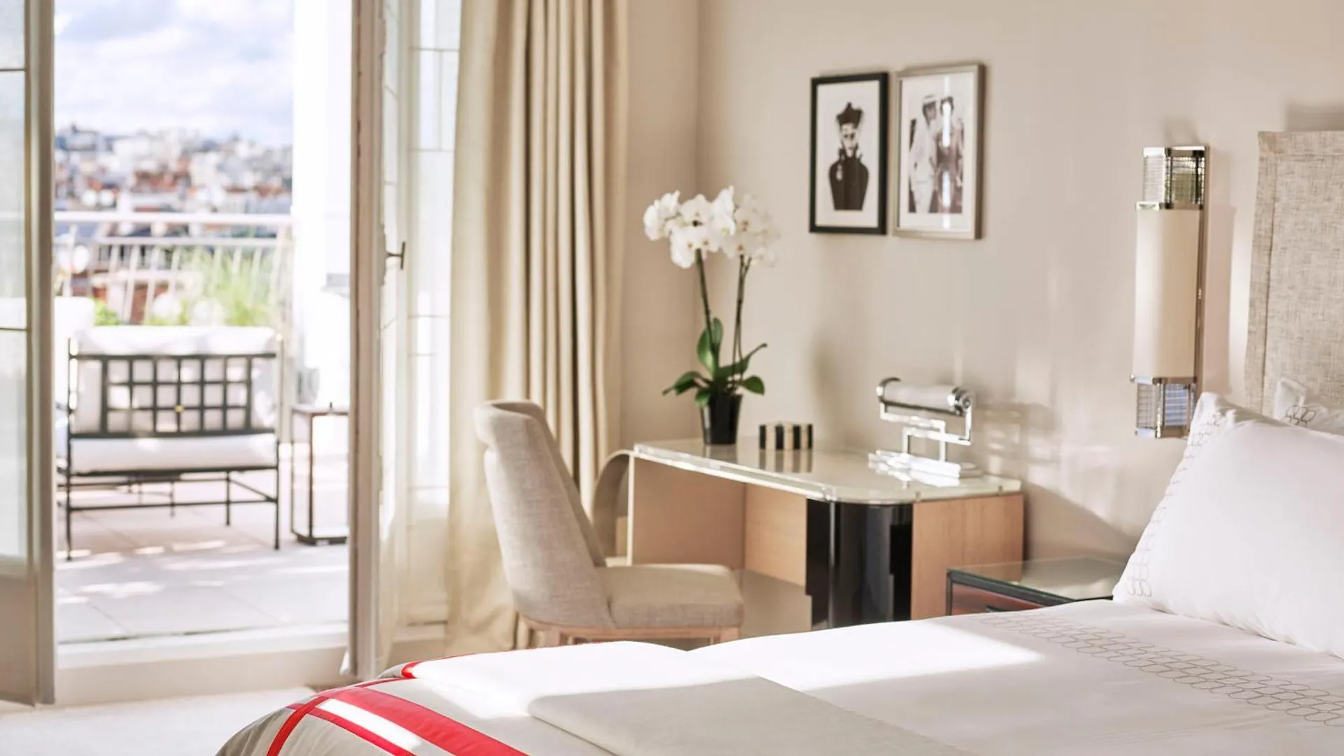 Hotel Plaza Athenee - Dorchester Collection Paris