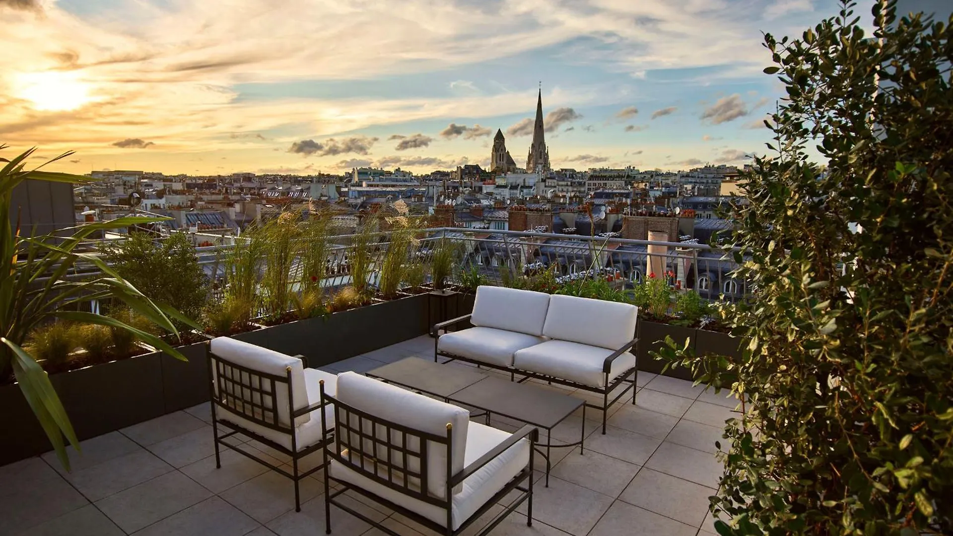 Plaza Athenee - Dorchester Collection Paris