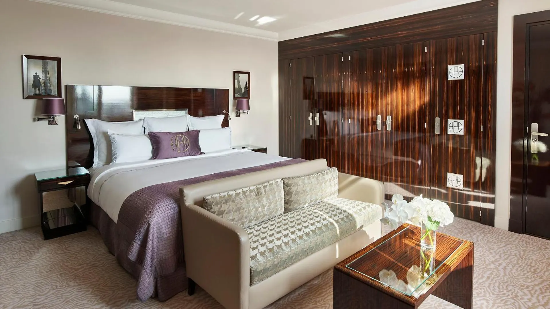 Plaza Athenee - Dorchester Collection 5*