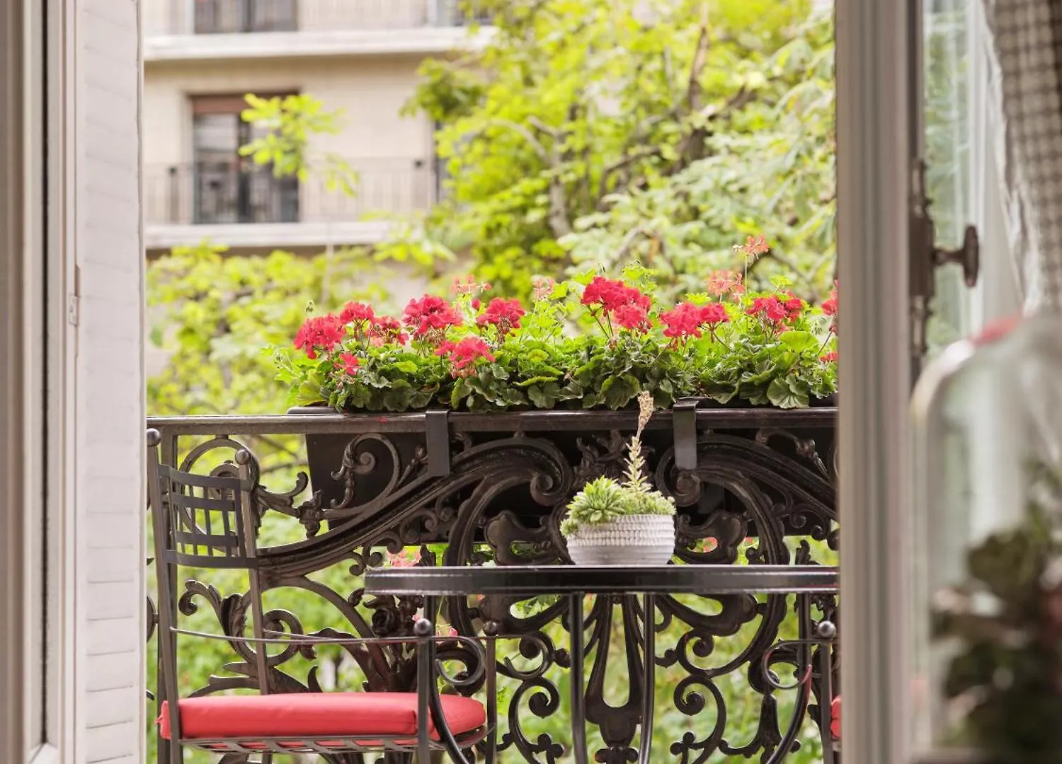 Plaza Athenee - Dorchester Collection