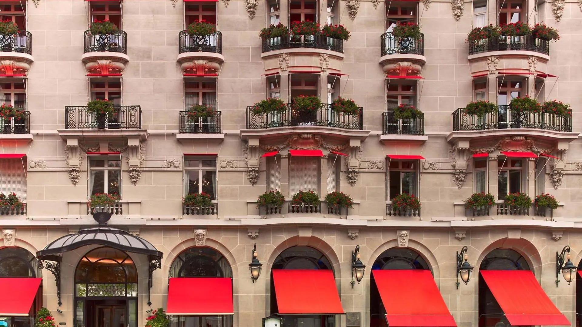 Plaza Athenee - Dorchester Collection Paris