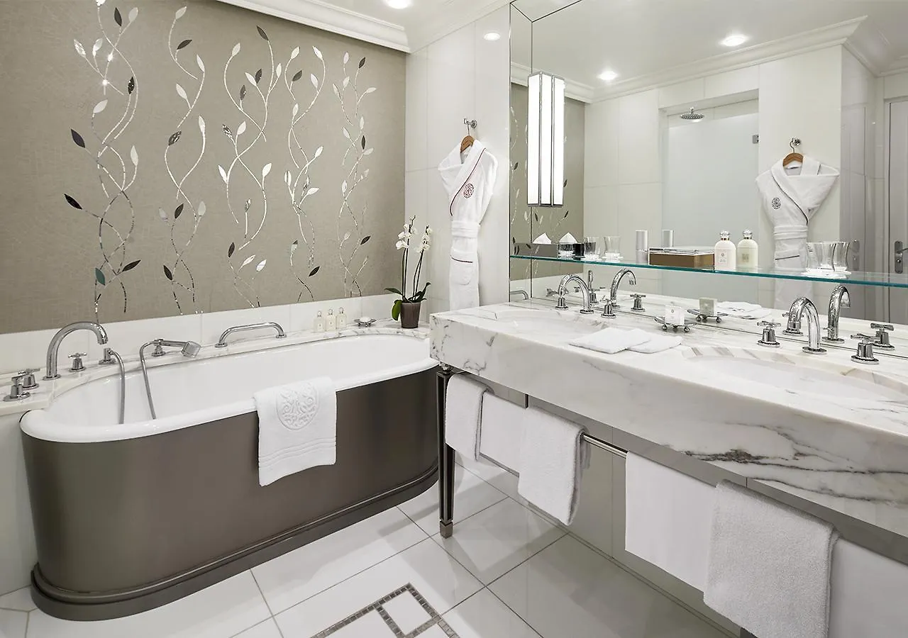 Hotel Plaza Athenee - Dorchester Collection Paris