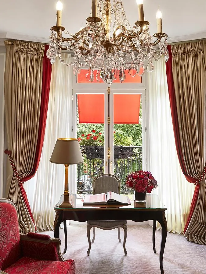 Plaza Athenee - Dorchester Collection Hotel 5*