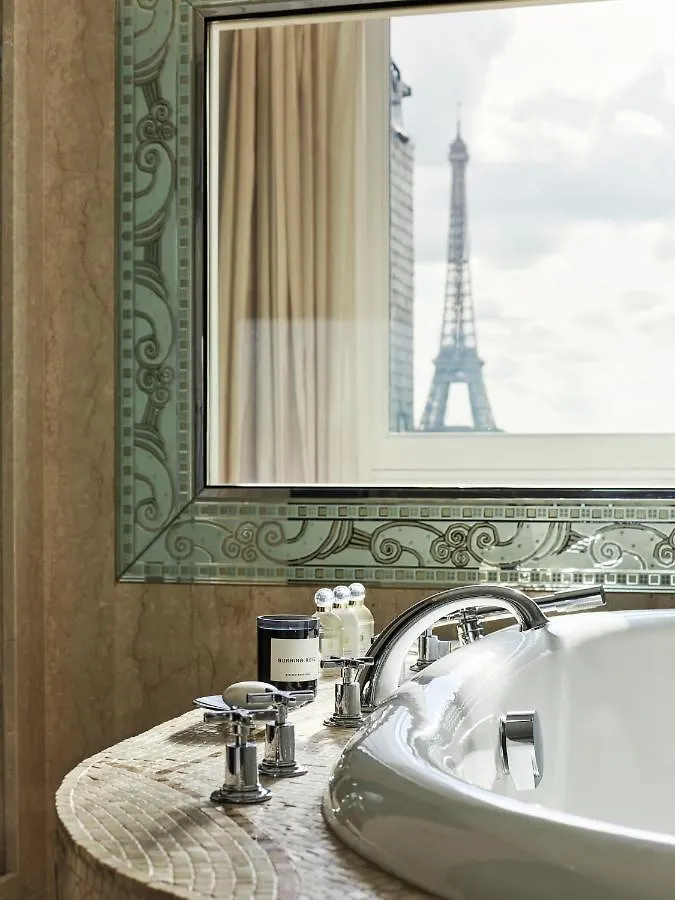 Plaza Athenee - Dorchester Collection