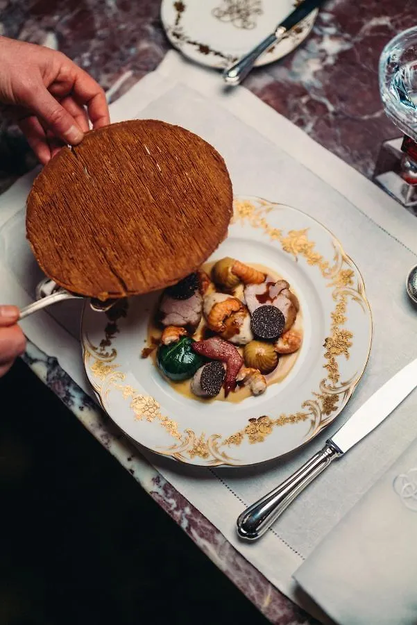 Hotel Plaza Athenee - Dorchester Collection 5*