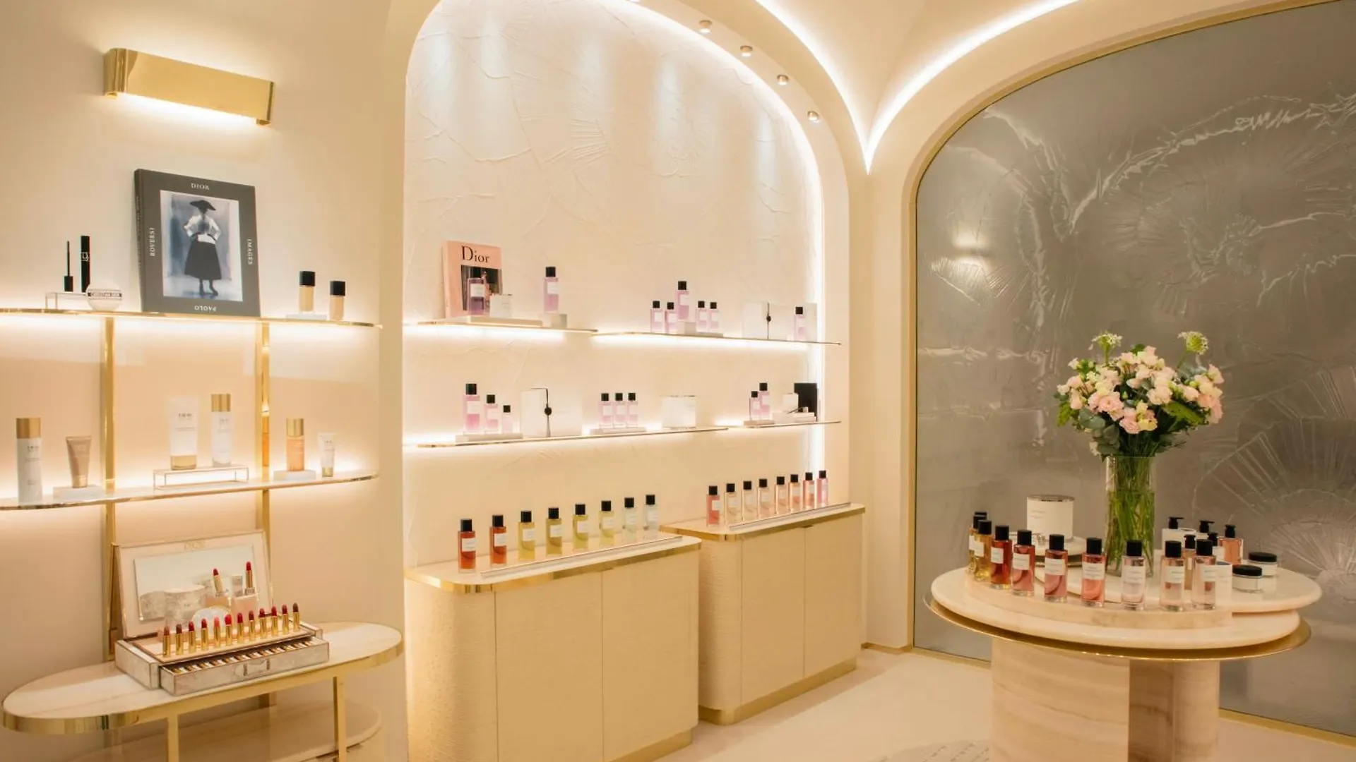 Plaza Athenee - Dorchester Collection