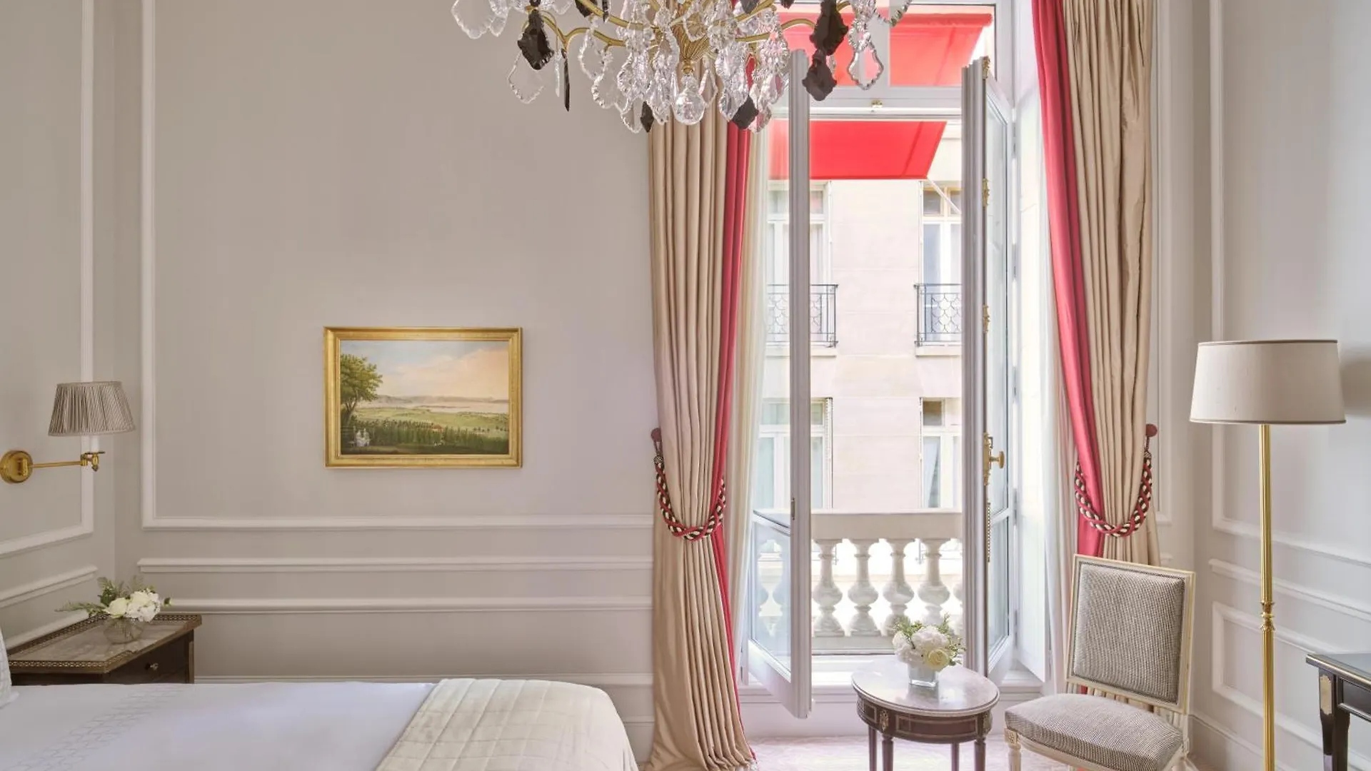 Hotel Plaza Athenee - Dorchester Collection Paris