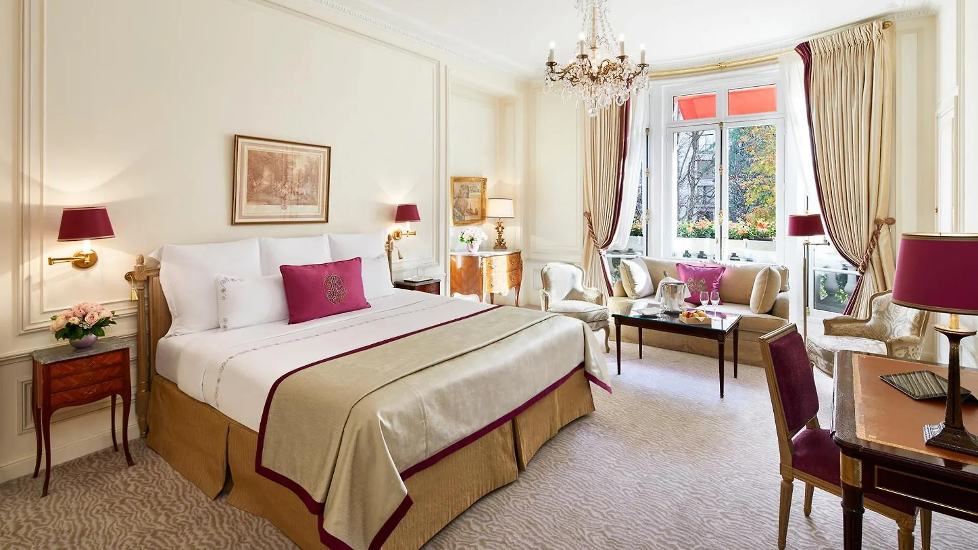 Hotel Plaza Athenee - Dorchester Collection 5*