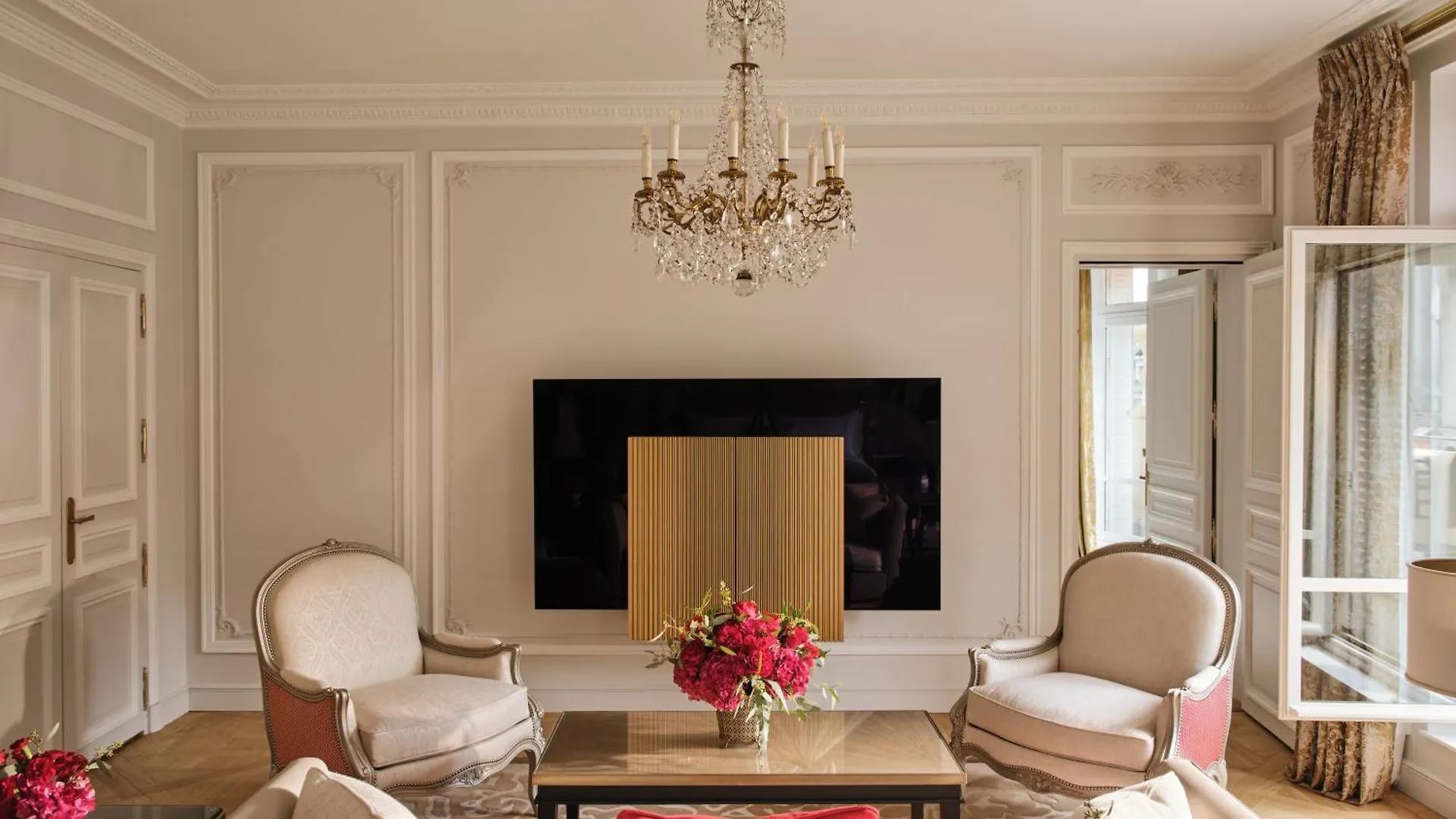 Plaza Athenee - Dorchester Collection