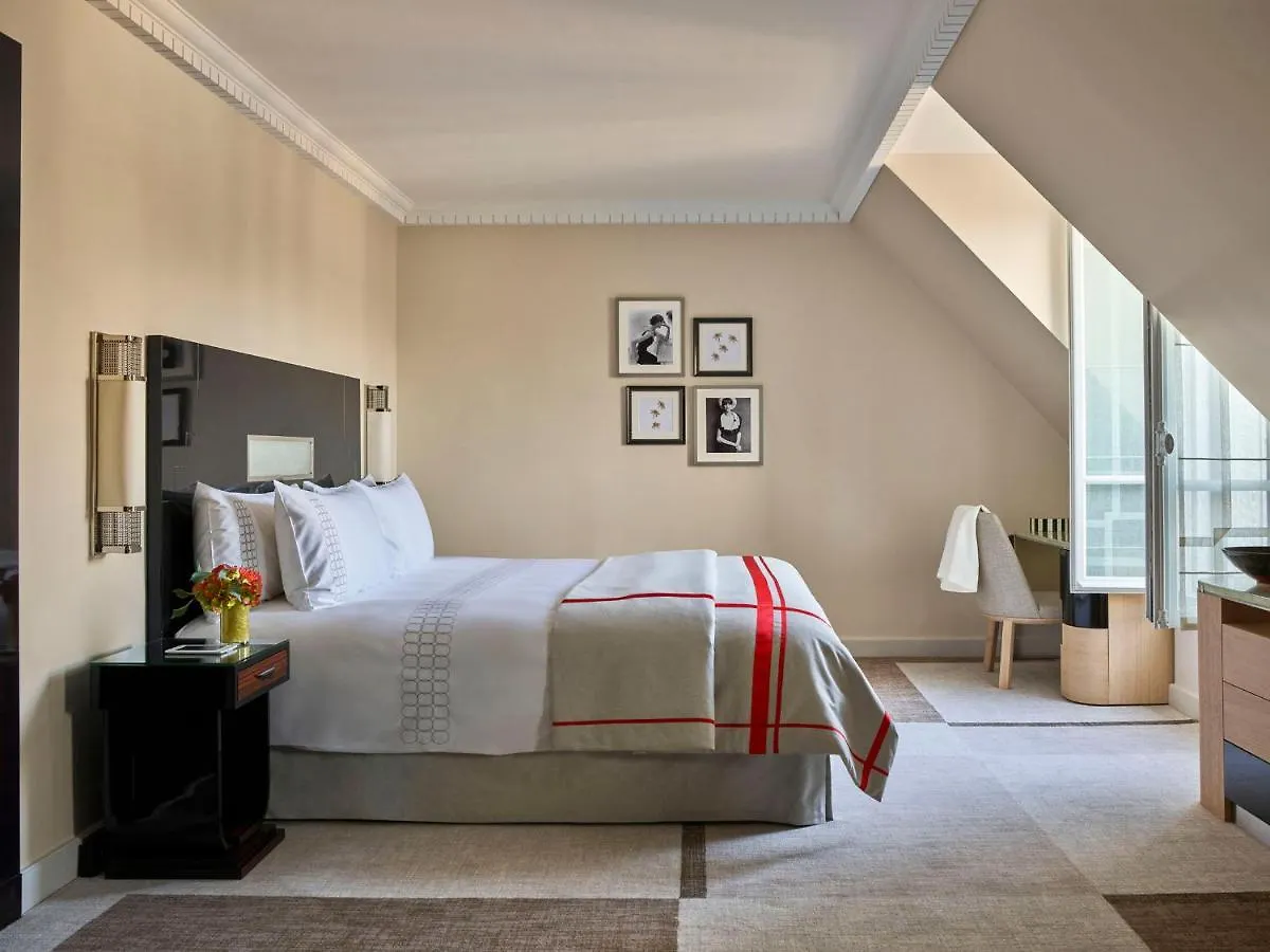 Plaza Athenee - Dorchester Collection
