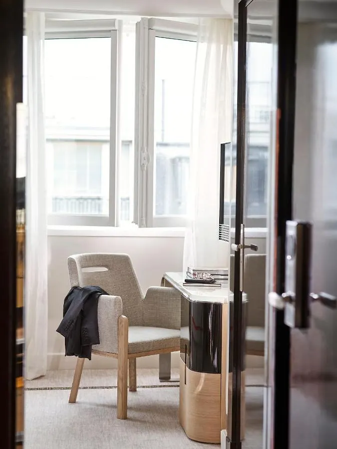 Plaza Athenee - Dorchester Collection מלון פריז