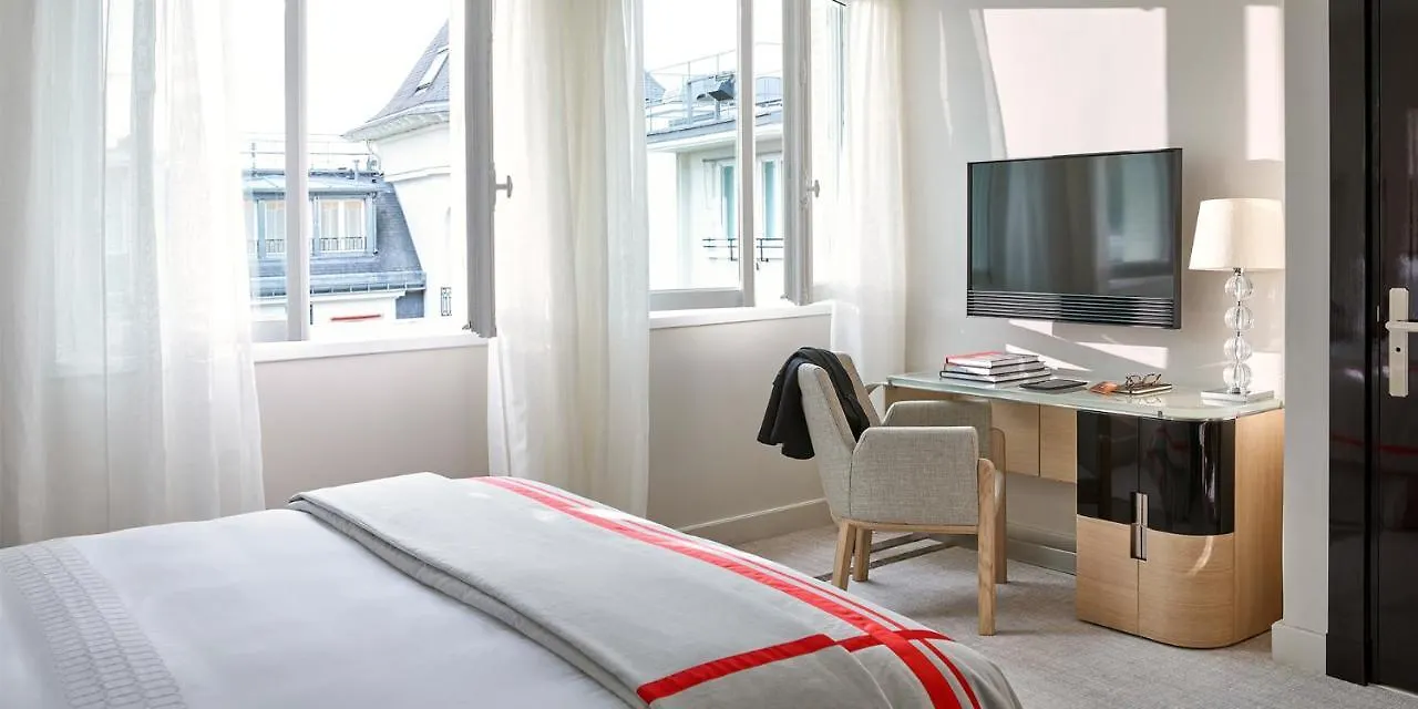 Plaza Athenee - Dorchester Collection מלון 5*