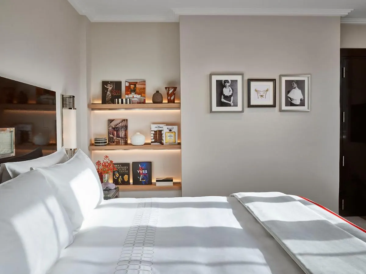 Plaza Athenee - Dorchester Collection 5* פריז