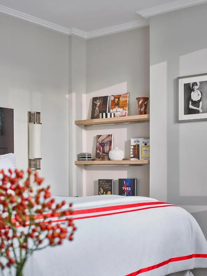 מלון Plaza Athenee - Dorchester Collection 5*