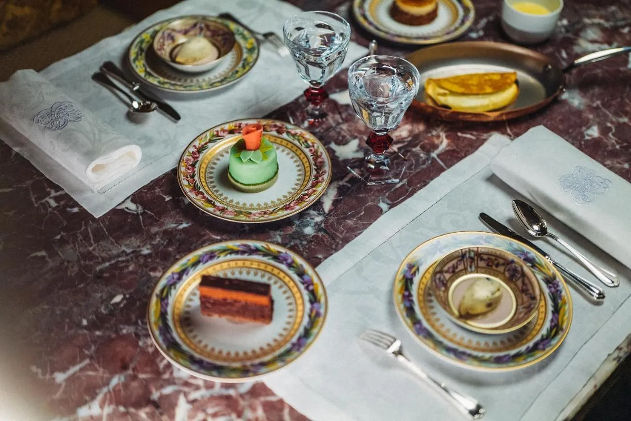 מלון Plaza Athenee - Dorchester Collection