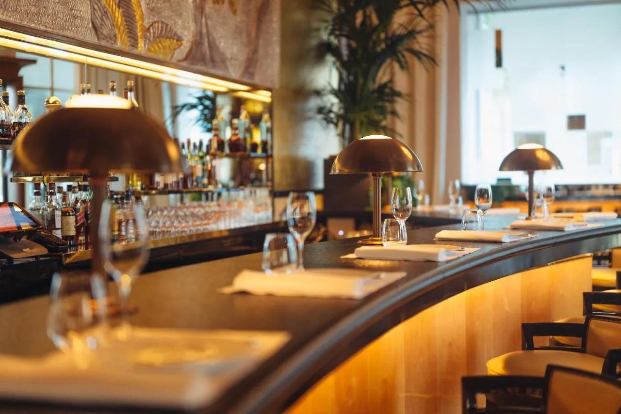 Plaza Athenee - Dorchester Collection מלון
