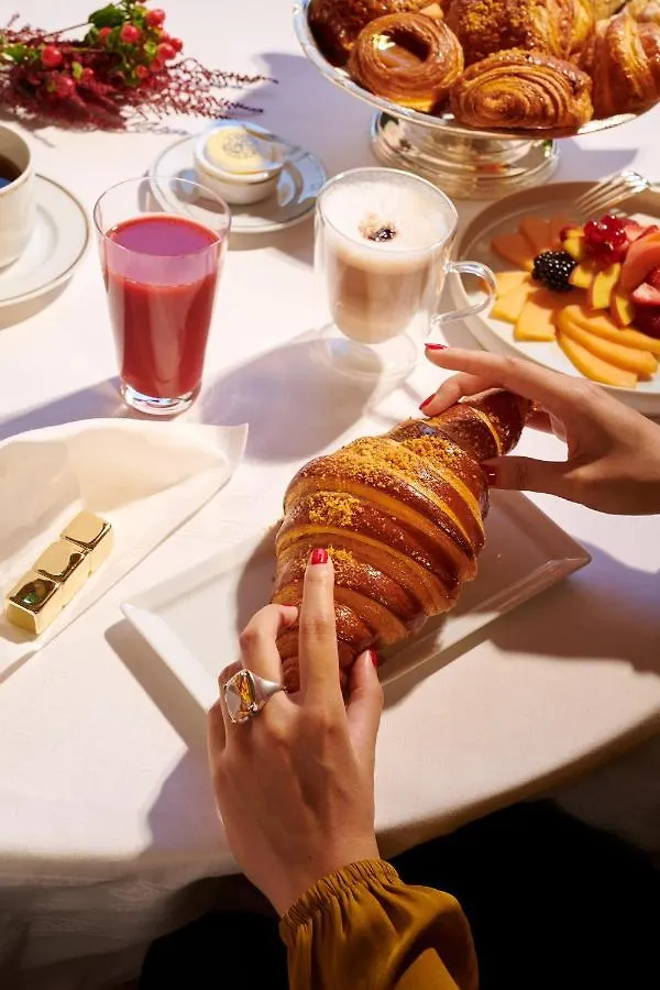 Plaza Athenee - Dorchester Collection פריז