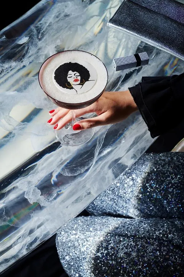 מלון Plaza Athenee - Dorchester Collection