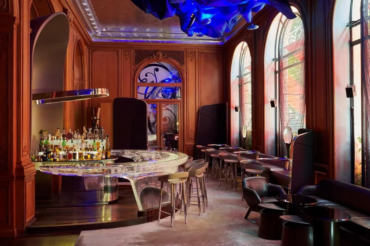 Plaza Athenee - Dorchester Collection 5* פריז