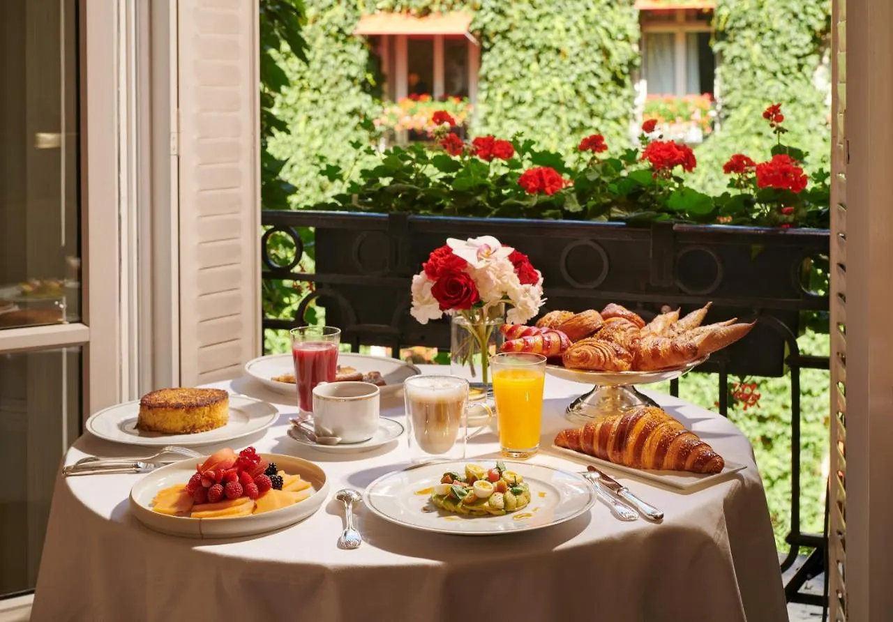 Plaza Athenee - Dorchester Collection 5* פריז