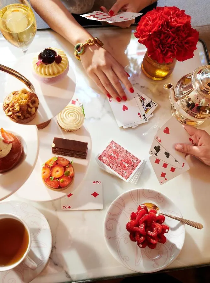 Plaza Athenee - Dorchester Collection 5* פריז