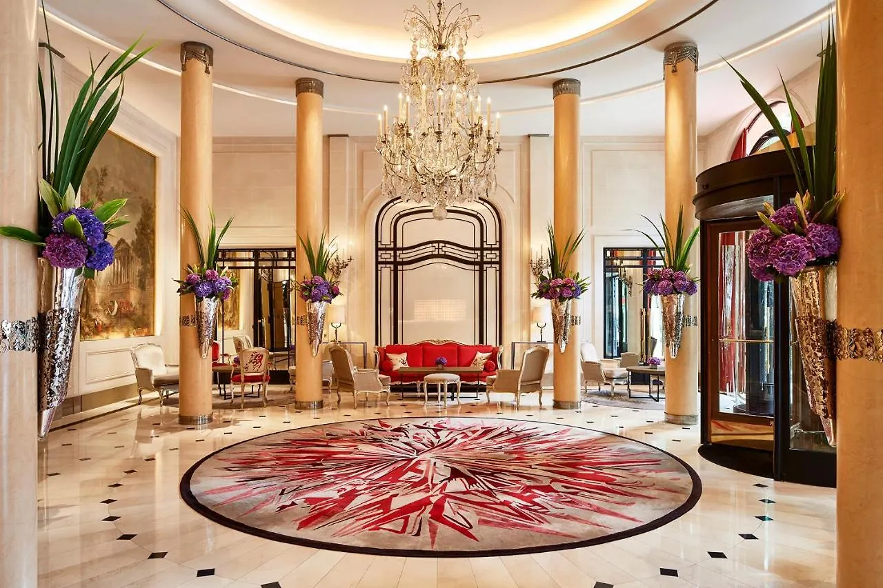 Plaza Athenee - Dorchester Collection מלון 5*