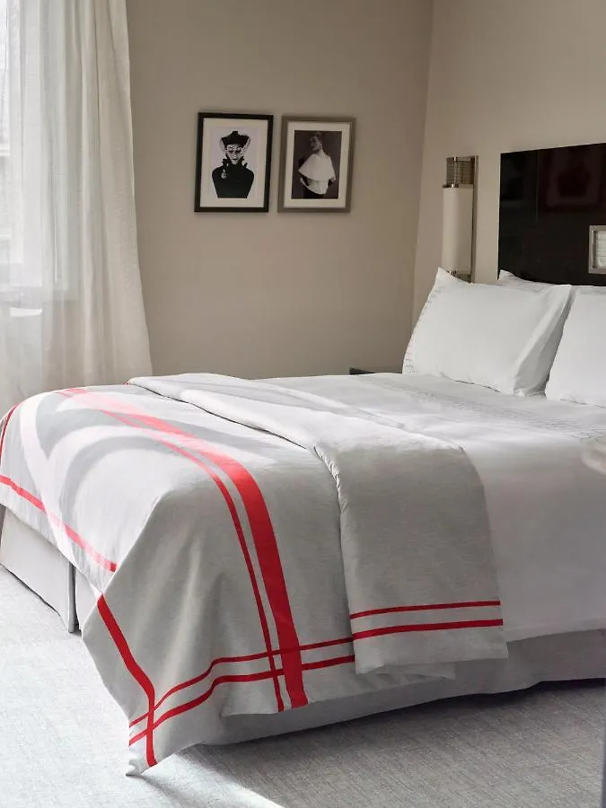 Plaza Athenee - Dorchester Collection מלון 5*