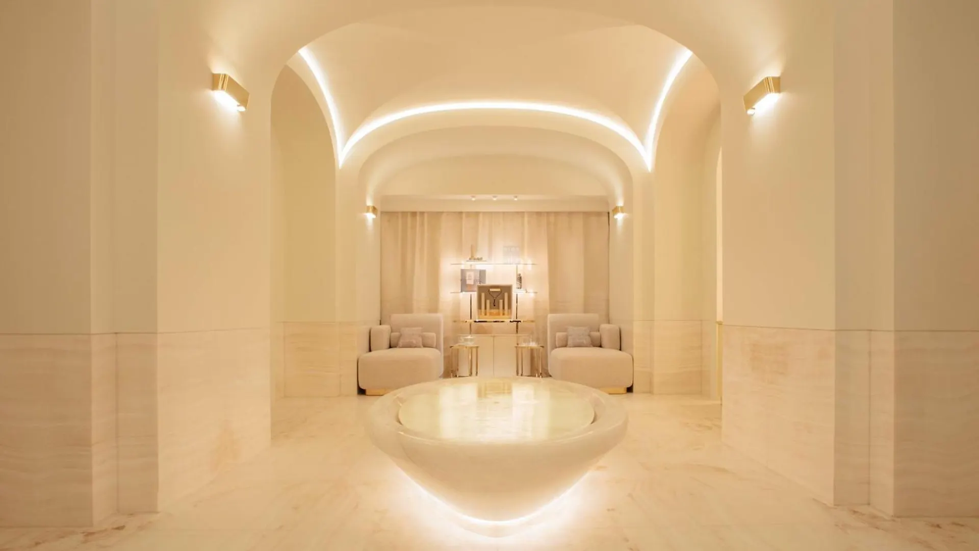 Plaza Athenee - Dorchester Collection מלון