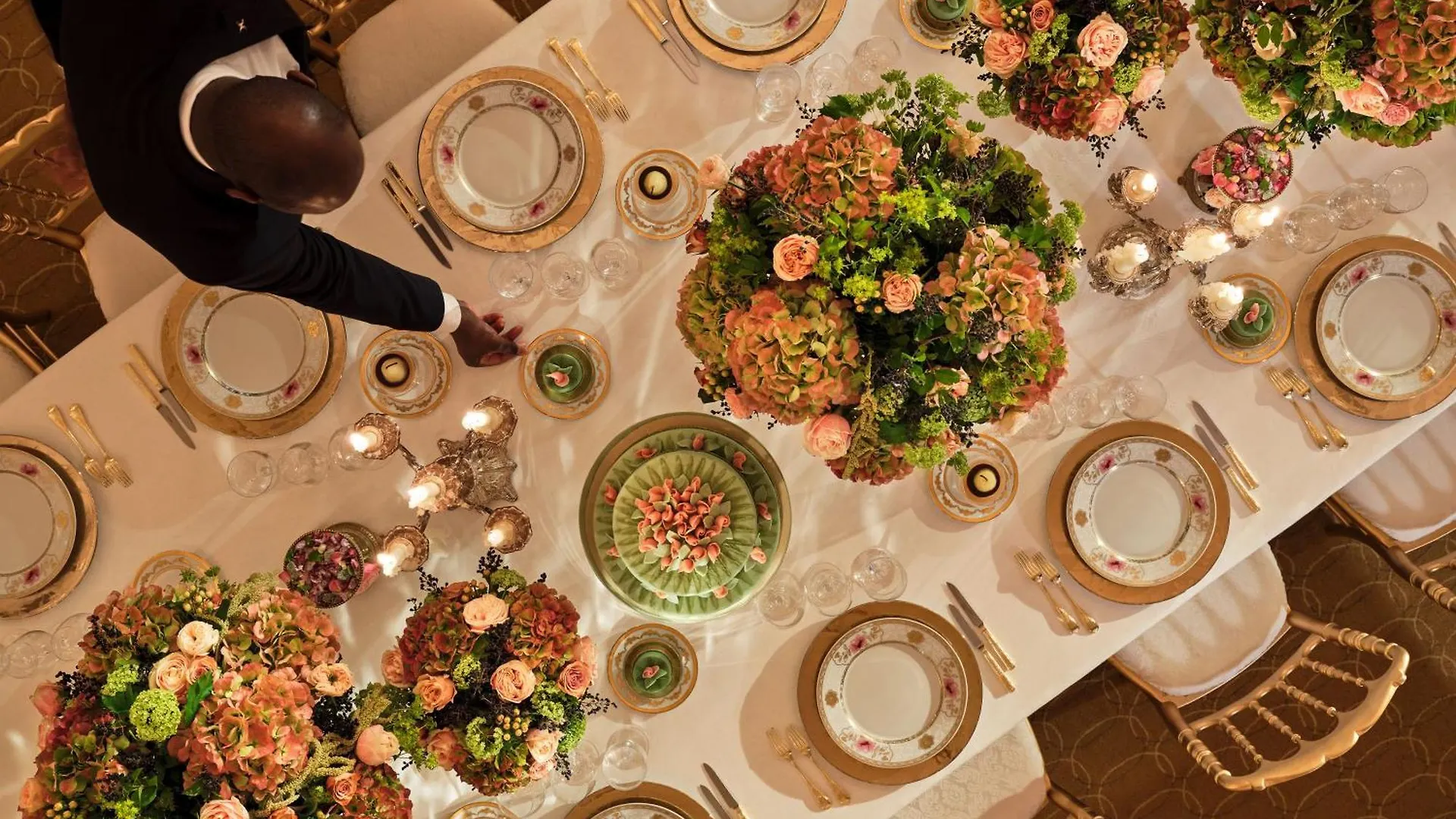 מלון Plaza Athenee - Dorchester Collection פריז