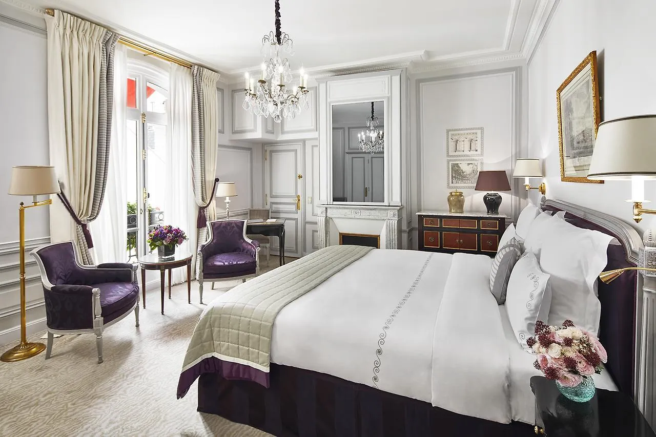 מלון Plaza Athenee - Dorchester Collection פריז