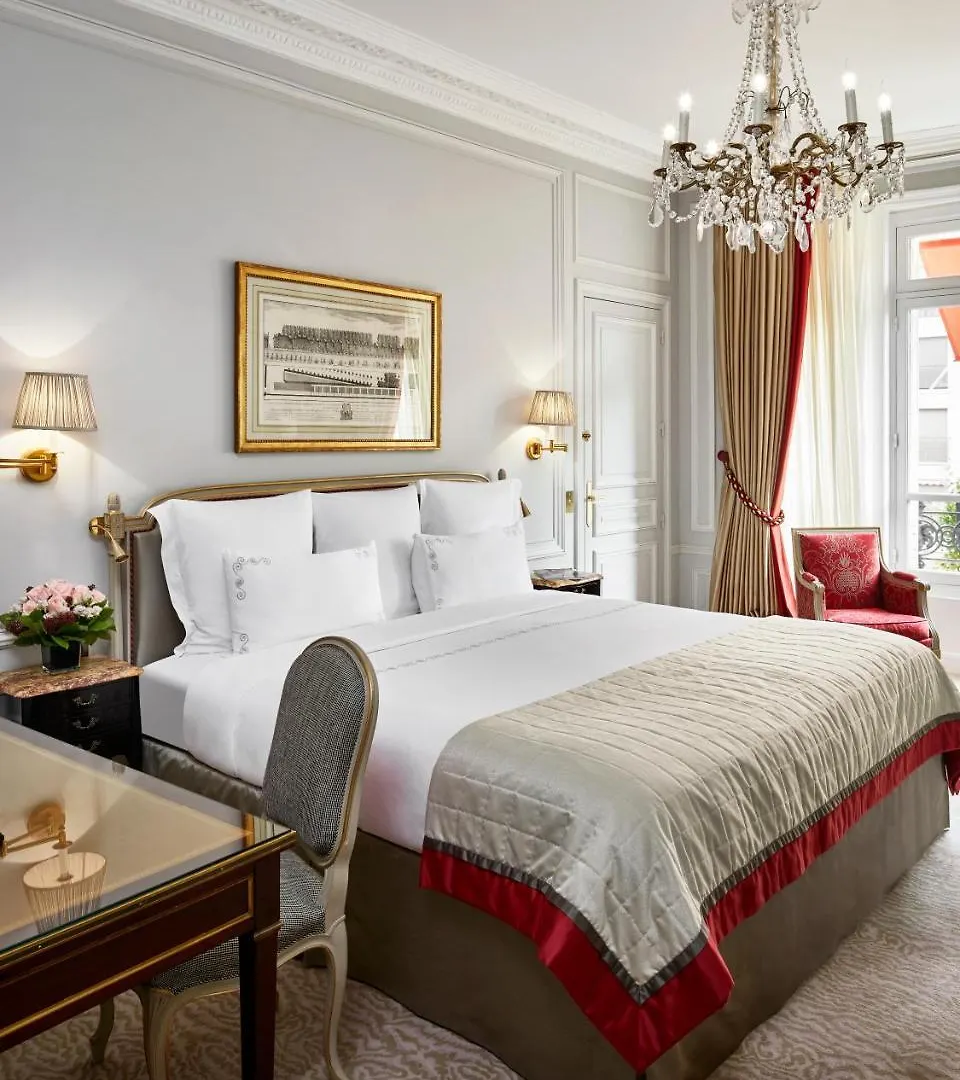 מלון Plaza Athenee - Dorchester Collection