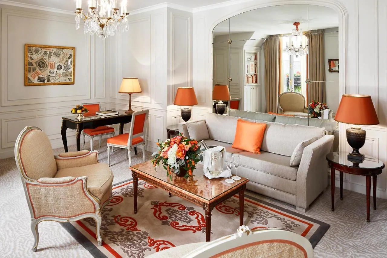 מלון Plaza Athenee - Dorchester Collection