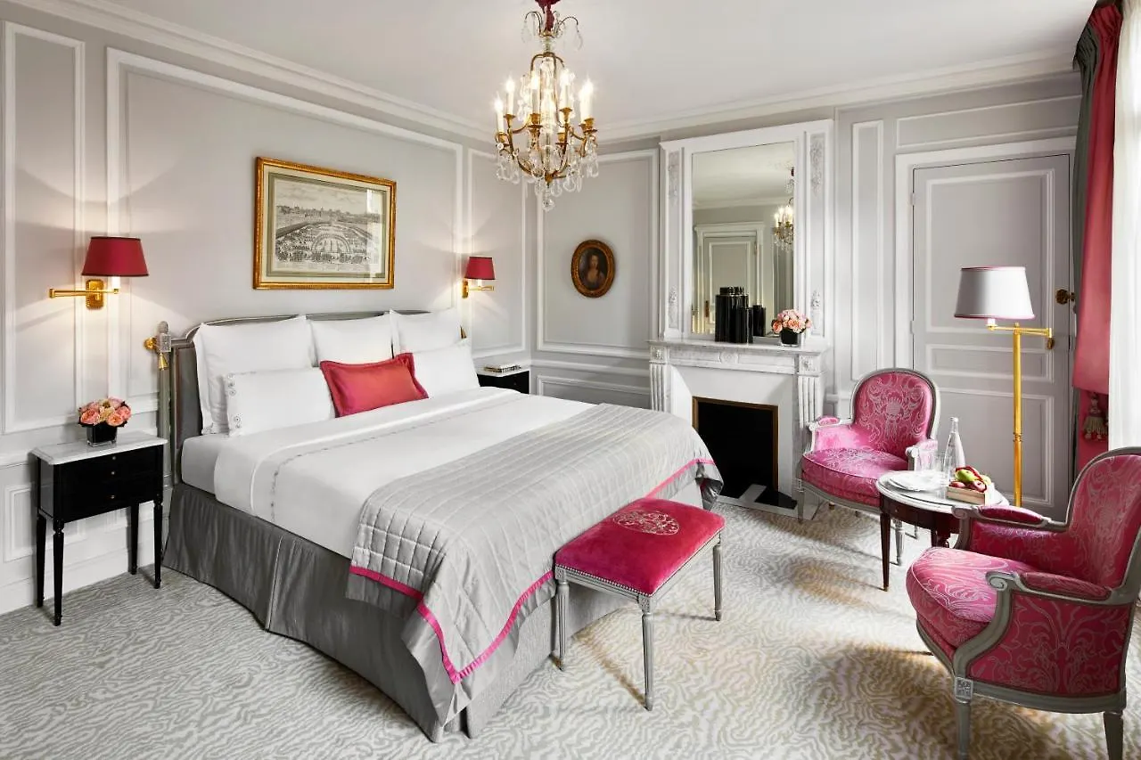 מלון Plaza Athenee - Dorchester Collection 5*