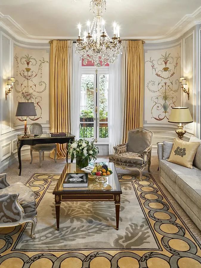 Plaza Athenee - Dorchester Collection מלון 5*