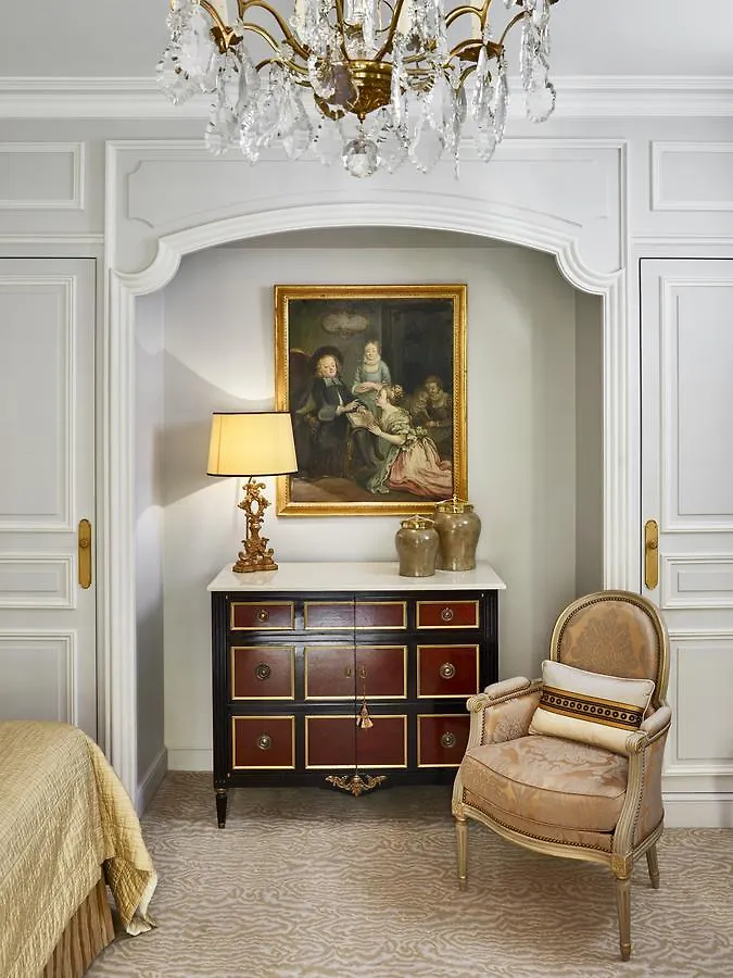 Plaza Athenee - Dorchester Collection 5*
