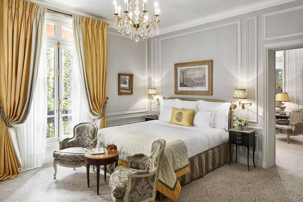 Plaza Athenee - Dorchester Collection 5* פריז
