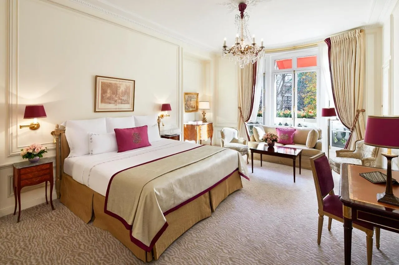 Plaza Athenee - Dorchester Collection מלון פריז
