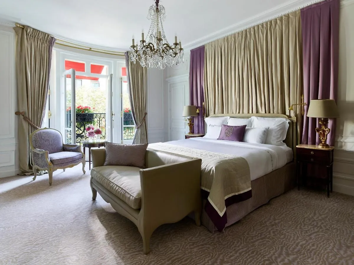 Plaza Athenee - Dorchester Collection 5* פריז