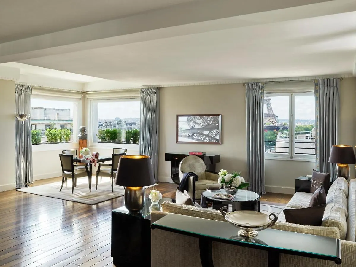 Plaza Athenee - Dorchester Collection מלון 5*