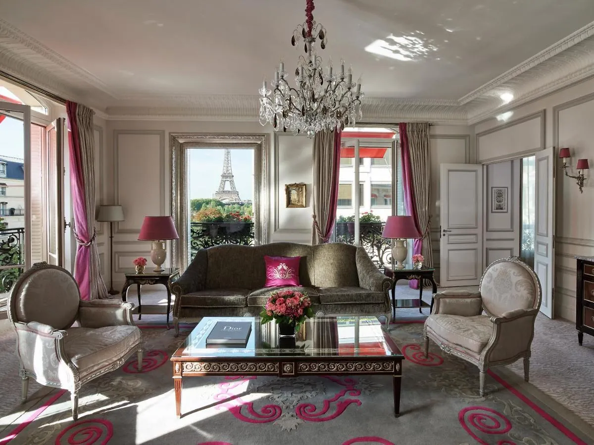 מלון Plaza Athenee - Dorchester Collection פריז
