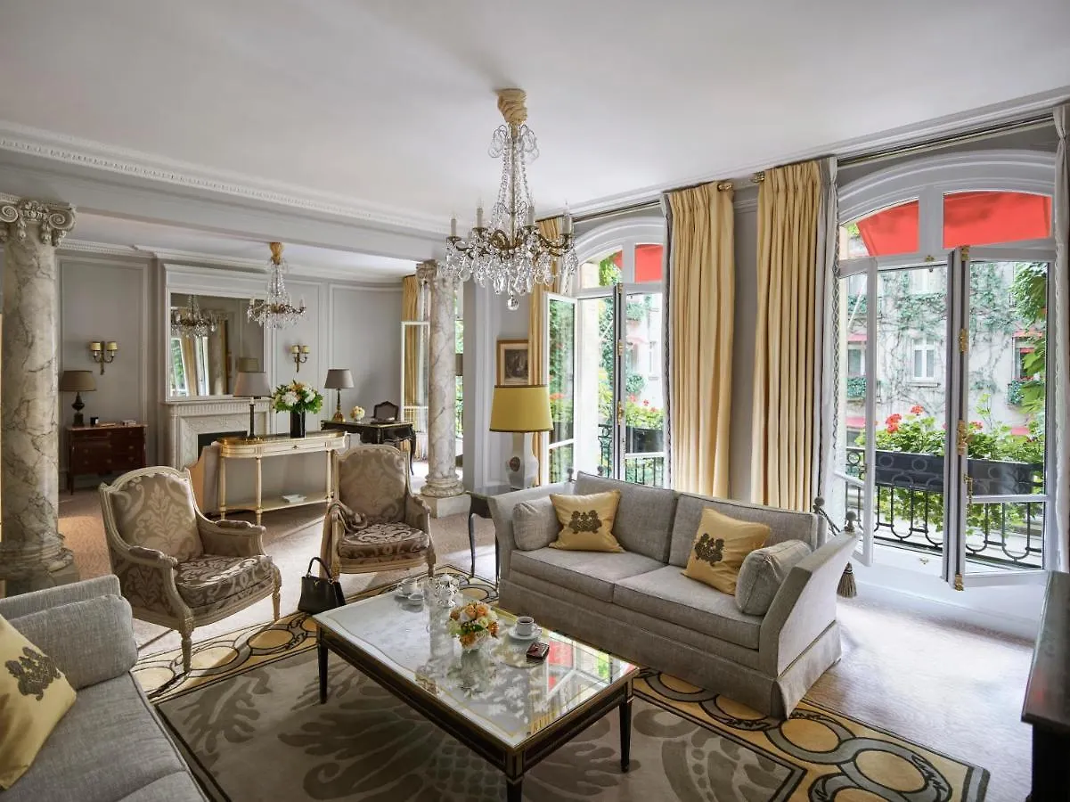 Plaza Athenee - Dorchester Collection 5* פריז