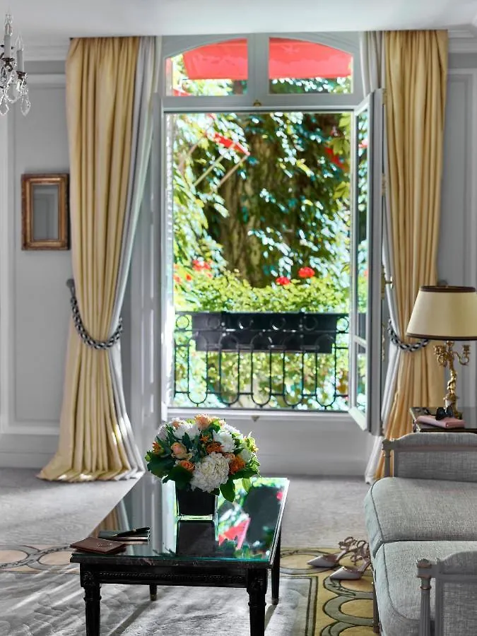 מלון Plaza Athenee - Dorchester Collection 5*